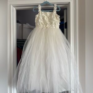 Girls flower girl dress - size 8. Excellent condition